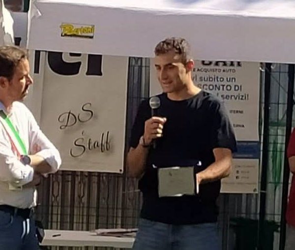 Tommaso Fumagalli premiato a Bellinzago Lombardo per il bel gesto di fair-play