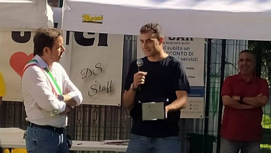 Tommaso Fumagalli premiato a Bellinzago Lombardo per il bel gesto di fair-play